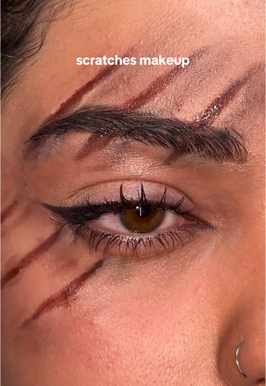 scratches makeup! *FAKE* #makeup #makeuptutorial #fakemakeup #eyeshadow #scratches #perte #fyp #halloween #fy 
