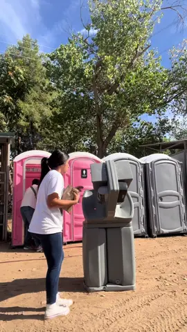 Aveces tambien trabajo🤣😜😜me dicen si quieren ver mas contenido de este☺️ Btw Si nececitan cualquier tipo de equipo para fiestas llamenme nececito comisiones🤣si no gano de tiktok pues deperdida de esto JAJAJAJA #partyrentals#wearethebest#partyrentalssanfernandovalley #bestpartyrentals#couples#bestduo#working#fyp#paratipage#paratipage❤️