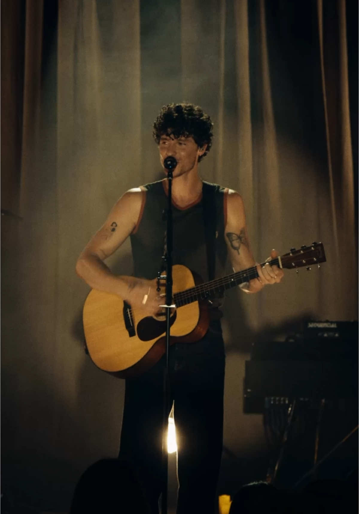 heart of gold from “for friends and family only, a live concert film “ ✨💛