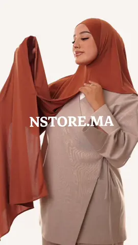 “🔥 شال مزدوج - أناقة ودفء لا مثيل لهما 🔥 كون ديما في القمة مع الشال اللي يجمع بين الأناقة والرقي. تصميم فاخر وجودة عالية يليقوا بك. 🌟 متوفر دابا حصرياً! ما تفوتش الفرصة: 📞 0607444098 🌐 www.nstore.ma جرب الفرق واختار الأفضل لجمالك وراحتك. 😉”