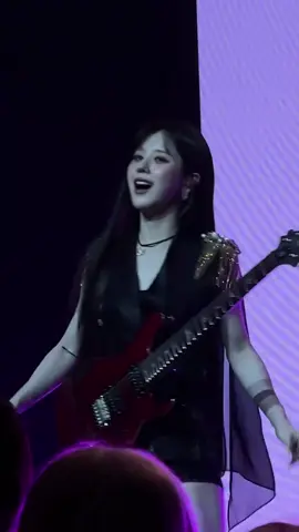 something about this video… © chacobbae  #heejin #jeonheejin #artms #loona #kpop #fyp #fypシ゚ #xyzcba 