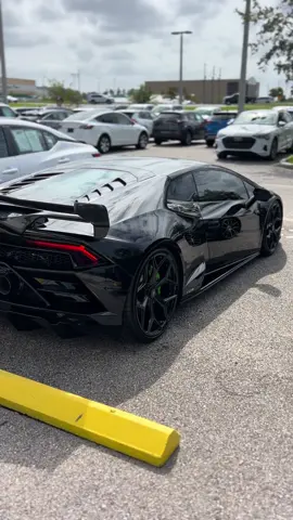Lamborghini Huracan Evo Cold Start #exoticcars #fyp