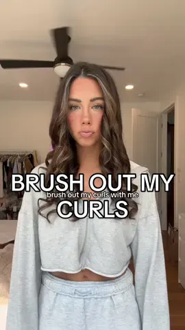 brushing out my curls is tbe best feeling #curls #curlyhairtutorial #hairtok 