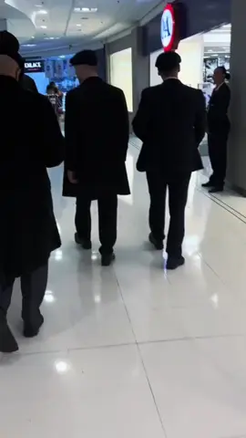 WHEN MR SHELBY THOMAS ENTER INPUBLIC REALITY WATCH PEOPLES REACTIONS #unitedkingdom #LA #peakyblinders #inpublic #reaction 