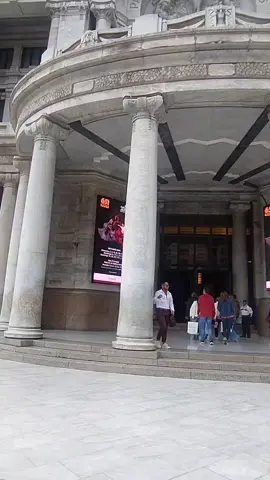 Through the streets of Bellas Artes, CDMX..🇲🇽 About my look 🤎I can only say i love it the clasic style. ° ° ° #cdmx  #recommendations #bellasartes #fashionweek #fashionista #goodvibes #gym  #menwithstreetstyle #WeekendVibes 
