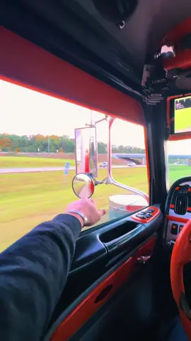 Listen to the track! #fyp #peterbilt #peterbilt389 #leftlanegang #trucktok🔥 #10lugthug #foryoupageofficial #truckersoftiktok #softhands #peterbiltgang #truckersoftiktokfamily #foryoupageofficiall 