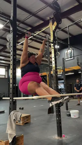 now to just keep moving that target higher 🥳 #crossfit #toestobar #plussizefitness 