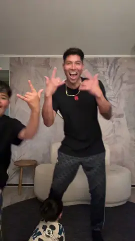 Intentando bailar ya que mis hijos me extrañaban en casa🤣❤️ #disfrutandotiempolibre