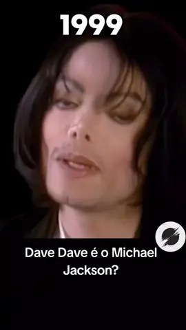 Assim como aconteceu com Elvis Presley, a história de que Michael Jackson não morreu começa a criar vulto. Boatos na internet dizem que o Rei do Pop está vivo e que usa o pseudônimo de Dave Dave, atribuído a David Rothenberg, um americano de 33 anos que, aos 6, teve 90% do corpo queimado e o rosto desfigurado. #davedave #michaeljacksonisdavedave 