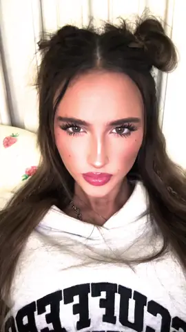 she wanna go viral 😔