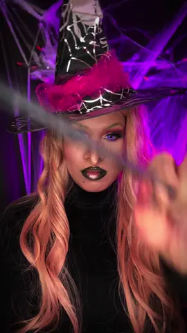 11/31 PINK WITCH 🧙💕  Idea para halloween, algo unico y diferente ✨  #halloween #halloweenideas #makeup #halloweenlook #spookyseason #witch #witchmakeuplook #makeuptrends #makeuptransitions 