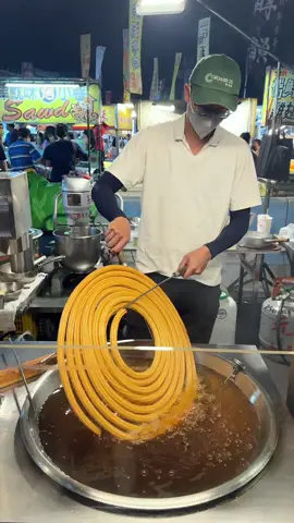 로오오오옹 츄러스 Looooooong churros #대만야시장 #롱츄러스 #츄러스 #taiwanesefood #taiwannightmarket #hanxinightmarket #churros #churrosgourmet 