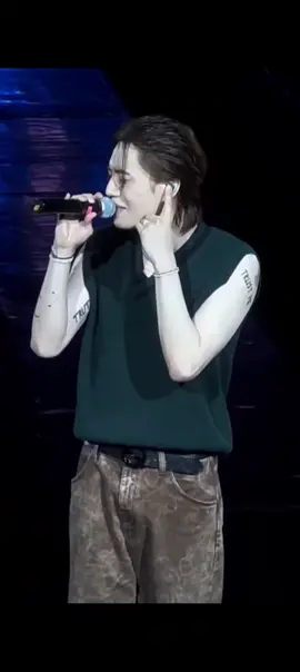 คนอมลูกพ่อหลอดนีออน ขาววววววงว.มากกกกกกกกก #YUGYEOM_TRUSTY_BKK_D1 #ไปหายูคยอมที่อิมแพ็คอารีน่า#2024TRUSTY_IN_BANGKOK #2024YUGYEOMTOUR #Yugyeom #ยูคยอม #got7 #fypシ #tiktok 