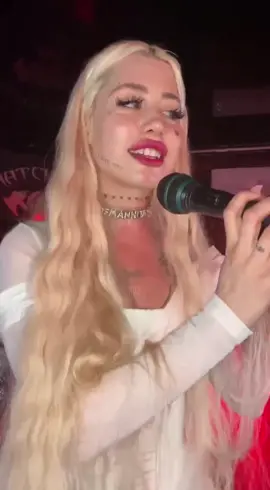 – По кайфу, когда пакеты таскает мой шнырь 🫦 тгк в профиле  #рекомендации #hofmannita #хофманнита #аннамихеева #fyp #пацанки #концерт #concerts #Ульяновск #2022 