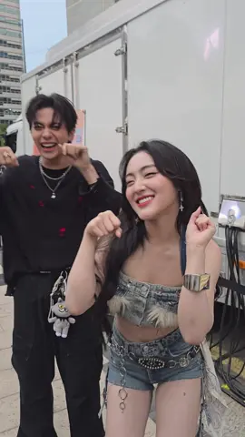 วิลเลี่ยมน่ะดูดีที่สุด สุด  ใจพั้นช์เต้นแรงฝุด ฝุด  ขอบคุณที่มาเต้นด้วยกันนะคะ  #กักกั๊กChallenge  #กักกั๊ก4EVE  #Punch4EVE #4EVE  #XOXOentertainment  #williamjkp #LYKN #RISERMUSIC  #Tpop 