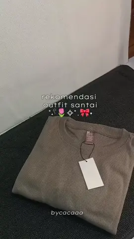 bisa di pake ke kampus jugaa loh guyss 🤩✨ #kaos #kaosribjumbo #kaosribmurah #ootdfashion #outfitideas #outfitsantai #fyp #promoguncang1010 #newbieaffiliate 