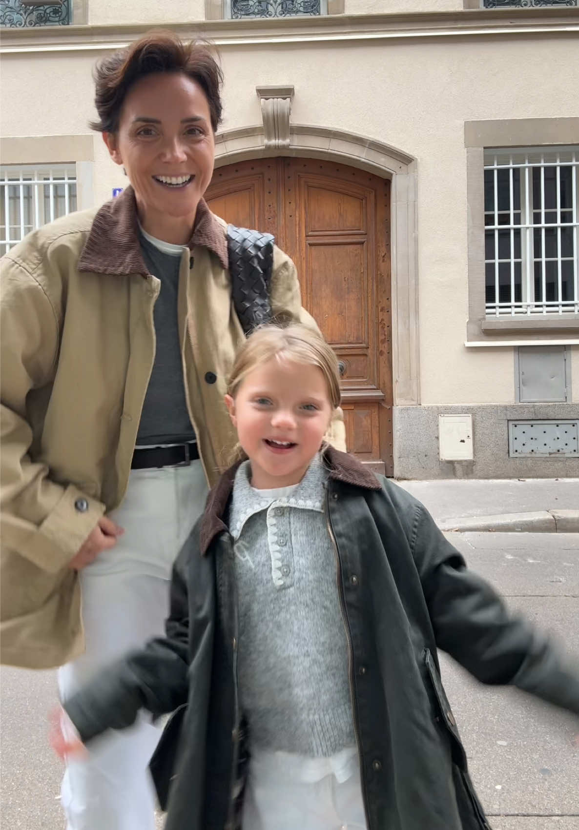 It’s barn jacket season 🤎 #lookdujour #matchingoutfits #momanddaughter #outfitcheck 
