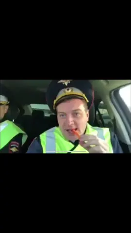 ДПСники жуют морковку и зажигают под мы летим на сузуки быстрее скорости звука
