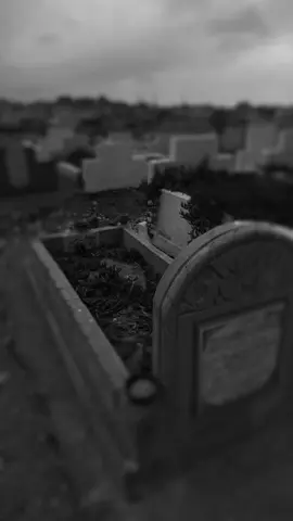 اللهم كما أمطرت علينا من خيرك أمطر على قبر جدتي من سحائب رحمتك. اللهم اجعل لها في كل قطرة مطر راحة ومغفرة يا رب العالمين. ربي بلل تربة من فارقونا بقطرات من خيرك . اللهم اغفر لجدتي واحميها كما حمتنا.🤲🏻🤲🏻