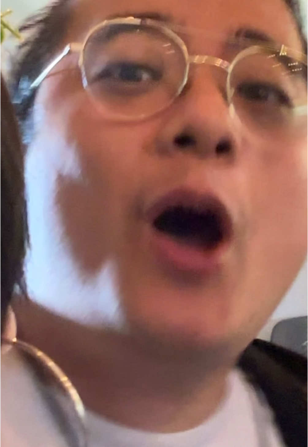 yo, come meet me and @Queenofvikings @Quincy’s Tavern 