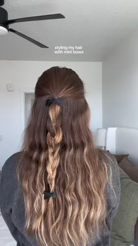 love the mini bow trend🫶🏼 #hairtok #hairstyles #hairvideos #hairtutorial #minibows #bows #bowhairstyles #bowhairstyle #bowhair #bows #hairstyles 