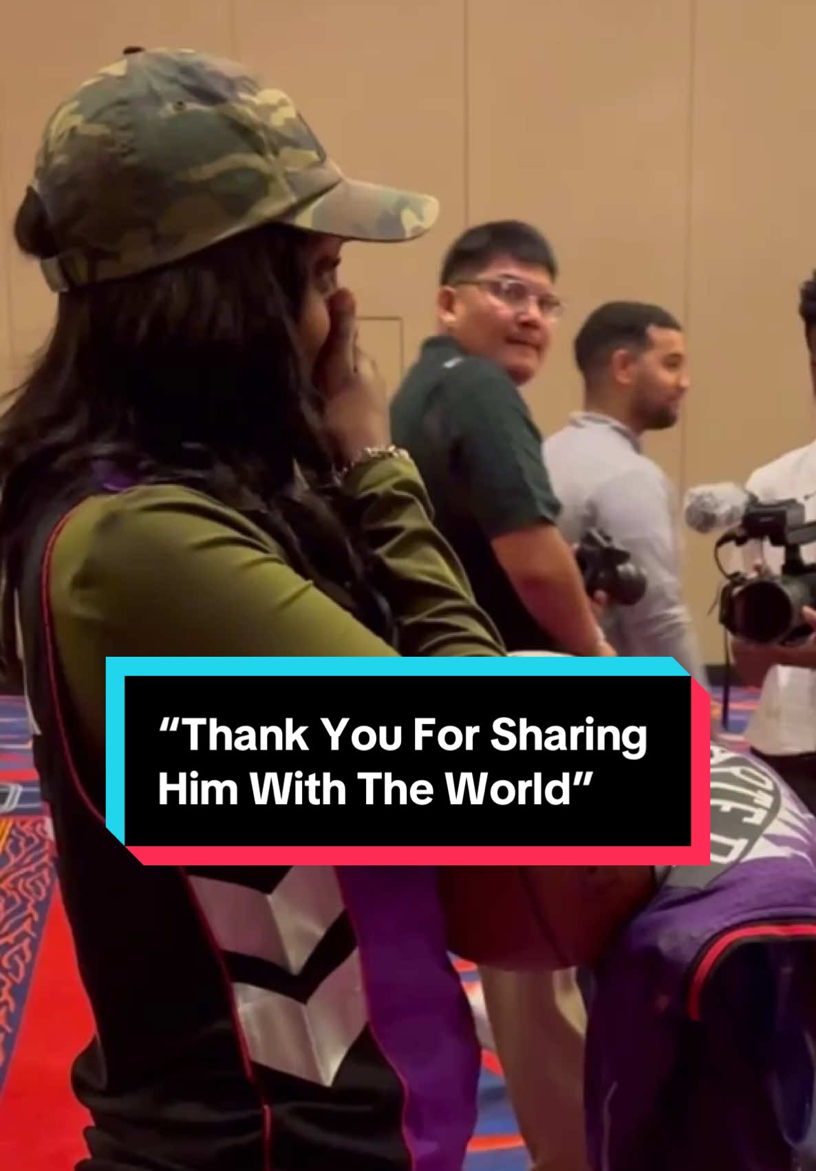 “Thank you for sharing him with the world.” Meeting your idol and his mother at Hall of Fame weekend 🥹 #NBA #Basketball #VinceCarter 