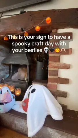 So impressed with our portraits of eachother!!🥹🎃🫶🏻 #fy #fyp #fypuk #foryou #foryouuk #foryoupage #foryoutiktok #wholesome #wholesometok #craft #craftday #besties #BestFriends #inspo #halloween #halloweencrafts #spooky #spookycrafts 