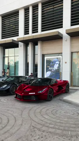 (Not actual color)  #laferrari #ferrari #dubaicars #carspotting 