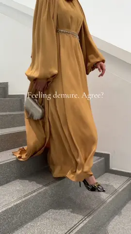 pov: feeling like a  princess walking in China with an abaya #muslimah #fyp #OOTD  #abayabuth #abayauk #abayafashion #modestyfashion #ootdhijab #abayagirls #mariamscollection 