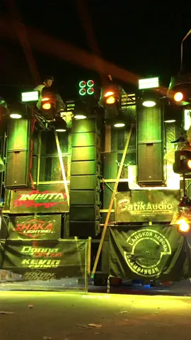 Disumet cek menyala bersama @Shaka.lighting  #batikaudio #shakalighting #karnavaldampit #karnavalsoundsystem #pemburuhoreg #lewatberanda #fyp 