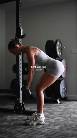 build that hourglass figure with these dumbbell only back & bicep exercises —perfect for those working out from home or a quiet corner in the gym! 👏🏼 #backworkout #backworkouts #workoutroutine #workoutplan #workoutmotivation #workout #dumbbellworkout #dbonly 