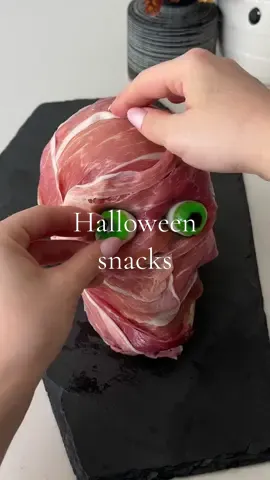 snack ideas for Halloween party pt.2👻 #satisfying #snackideas #halloweensnacks #halloween #charcuterieboard #snacks #organized 