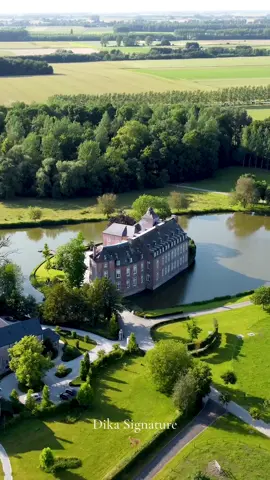 Throw back to this magical wedding ✨ 📍Châteaux Bayard  Planning & Design by @dika_signature 🐆 Location @chateaubayard  Complete Table design by @dika_signature 🐆 #wedding #maisondikasignature #weddingtiktok #dikasignature 
