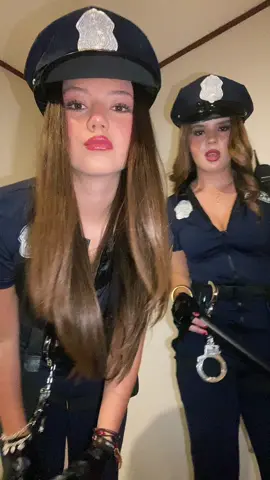 🫡👮🏼‍♀️🚓 #policegirl #halloween #fypage @alexa lamb 