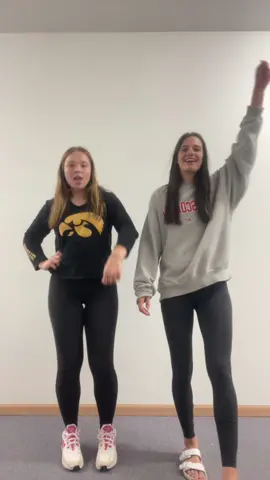 Whos the black cat and whos the golden retriever @Natalie Lubinski 🐈‍⬛🐕#bestfriend 