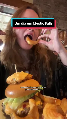 Meu coração de fã fica quentinho toda vez que eu lembro que já realizei esse sonho 🥹  Muito bom viajar sozinha e alimentar minhas loucuras! Passei os 15 anos de TVD em Mystic Falls ❤️