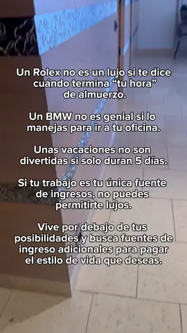 Lo he dicho mil veces, pero la clave para alcanzar la libertad financiera es darse cuenta de que necesitas vivir por debajo de tus posibilidades y generar otras fuentes de ingreso que te permitan invertir No tiene sentido mejorar tu coche cada vez que recibes un aumento de sueldo si vas a estar atrapado en tu trabajo pagando el coche. Reduce tus gastos, aumenta tus ingresos e invierte. He creado una guía que muestra algunos de los trabajos remotos que puedes comenzar hoy. Si quieres que conozca alternativas comenta “GUÍA” en este post y te envío el enlace