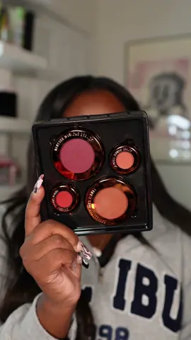 @DanessaMyricksBeauty 😭♥️ red velvet in a full size PLEASEEEEEE • • • • #danessamyricks #redblush #blushes #holidaygifts #sephoraholidayset #sephoraholiday #newmakeup #blushes #creamblush #blush #danessamyricksbeauty #danessamyricksyummyskin 