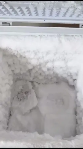 freezer frost scraping ASMR #1heartice #2heartice #ice #icelover #iceeating #iceeatingsound #iceeatingasmr #iceeatingvideo #viral #asmr #fyp #fyppppppppppppppppp  #freezerfrost #whiteice 
