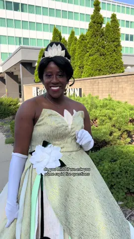 She’s just the best ✨🐸 #princesstiana #princessandthefrog #partyprincess #disneyprincesscosplay 