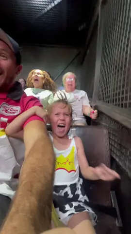 A literal emotional rollercoaster 🎢 #towerofterror #disneyworld #rollercoastertiktok 