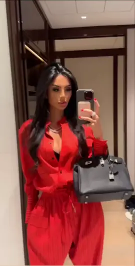 Fight Night 🥊 #desitiktok #browntiktok #desi #desigirl #pakistan #india #afghan #bengali #trendingtiktok #viral #london #bollywood #culture #tradition #browngirl #crush #srk #Love #uk #transition #shadowbanned #browntiktok 