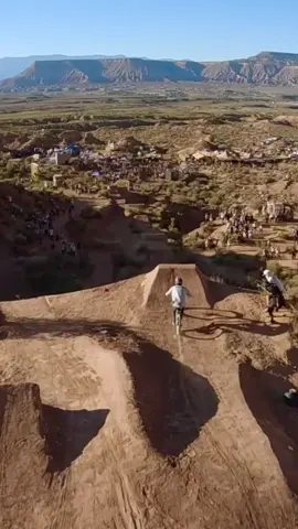 and he does it once again 🏆 #BrandonSemenuk #RedBullRampage #FreerideMTB #Mountainbiking #mtb