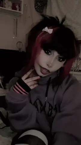 Dyed my hair today and it reminded me of nina so i commited to the bit LMAO #ninathekiller #ninathekillercosplay #creepypasta #creepypastacosplay #ninathekillercreppypasta #muqiiz #xyzbca #fyp 