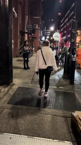 She is the girl on the street walking away.. Living life philadelphia …  #nightlife#livinglife#freedoom#walkingnight#streetinterview#aboutusa#skullcandy#barlife#