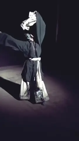 ❝ Cho dù vạn dặm xa xăm, đều có bóng hình người ở trong lòng...❞ 【Thủy Trụ-水袖】#thuytru #水袖 #cônkhúc #昆曲 #京剧 #kinhkich #戏曲 #hikich #hikichtrunghoa #kinhkichtrungquoc #hikichcophongg #đammê #nghệthuật #fyp #fypシ #foryou #douyin #khongflop #nhaccophong #tuongtac #pekingopera #trending 