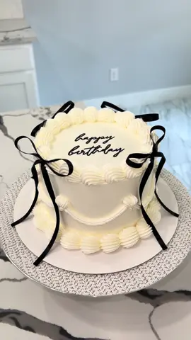 White Vintage Cake 🖤 #cakesbygg #white #bows #vintagecake #cake #cakedecorating #cakeart #birthdaycake #cutecakes #caketok #photoshootcake #cakeideas #buttercream #beginnerbaker #dallas #dallastx #bishoparts #oakcliff #SmallBusiness #fyp 