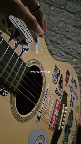 yang selalu menemani🎸#gitar #music #liriklagu #foryou 