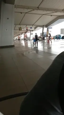 airport sukarno hatta siang ini terminal keberangkatan internasional #jakarta #tangerang #airport #indonesia  #nakbali 