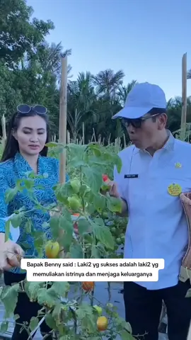 Rest in peace pak @bennyla0s 😭😇,,ibu @sherlytjoanda yg kuat,sabar dan smoga bisa berlapang dada.,,tdk mengenalmu scra dkt tp Bapak sukses membuat sbgian besar Masyarakat Maluku Utara meneteskan Airmata sejak Kepergianmu pak.,bxk yg syg ibu dan bpk 😭😇.,,